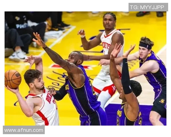 热火与湖人第六场激战回顾CCTV全程直播精彩瞬间解析