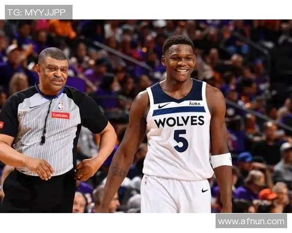 奥伊金斯与安托法加斯激战在即谁能在这场对决中笑到最后