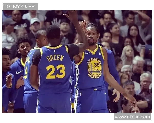 火箭队与勇士队激战正酣回顾2018年12月14日的精彩对决